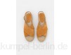 JUTELAUNE CROSSED FLAT - Platform sandals - brown/camel