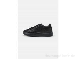 Guess SALERNO - Trainers - black
