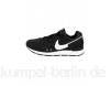 Nike Sportswear VENTURE RUNNER - Trainers - white/platinum tint/black/pink glaze/white