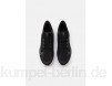 Nike Performance QUEST 3 PRM - Neutral running shoes - black/metallic dark grey/smoke grey/white/black
