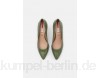 s.Oliver Classic heels - green
