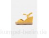 Mexx GYLDAN - Platform sandals - yellow